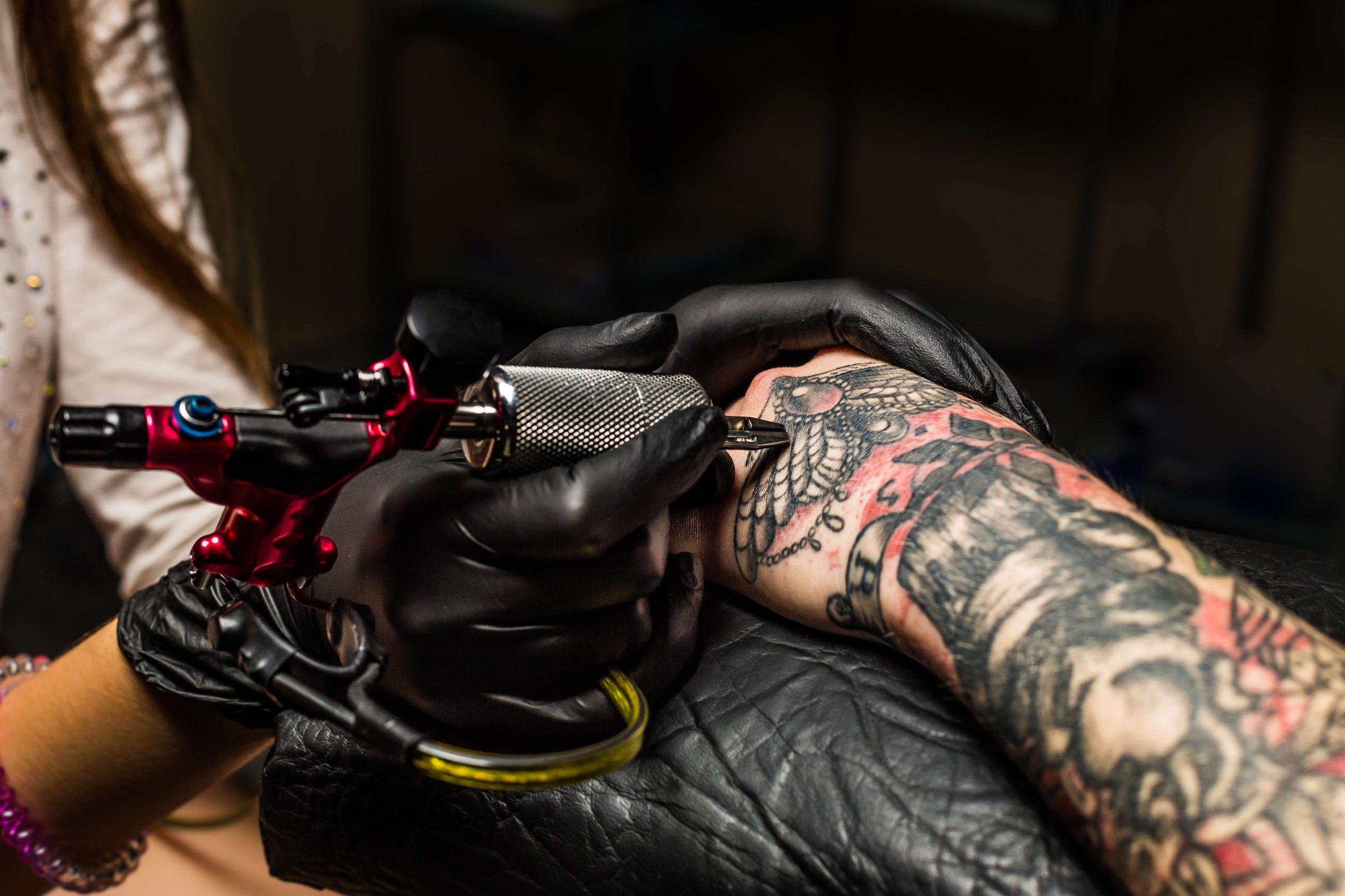 Foto Na Conjur, especialista em Direito do Servidor mostra que edital de concurso público não pode barrar candidatos com tatuagem, como fez a PM de São Paulo