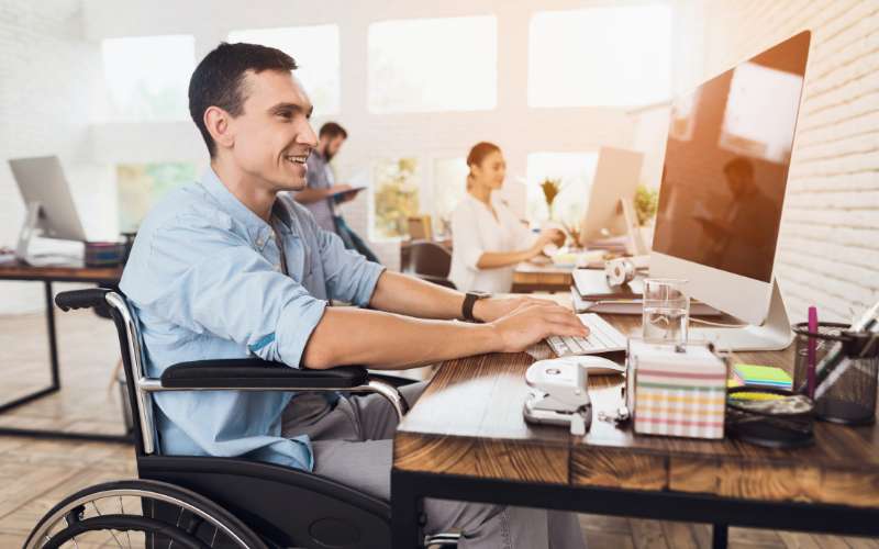 Foto Condições especiais de trabalho aos servidores com deficiência ou doenças graves