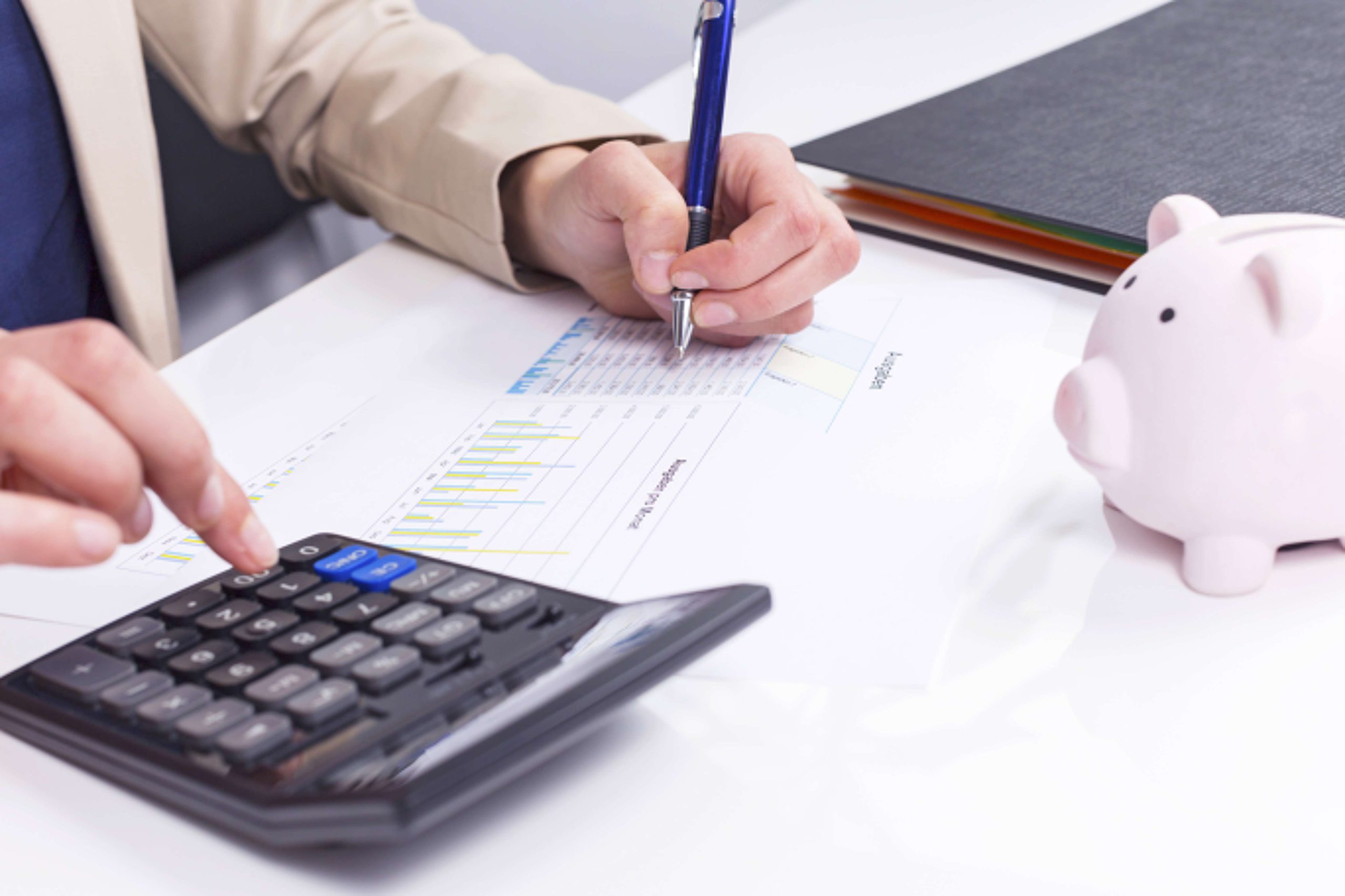 Women calculate expenses